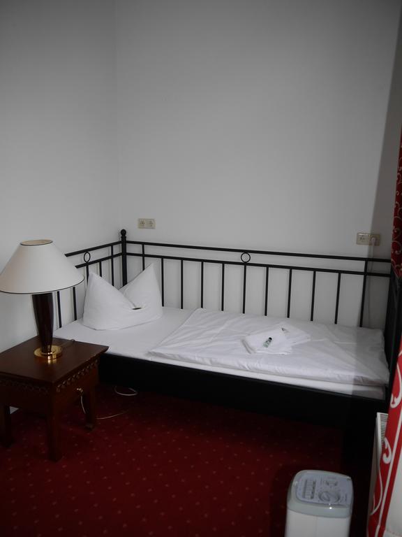 Altstadthotel Am Theater Котбус Номер фото